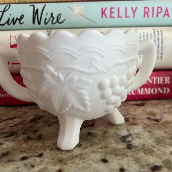 Vintage Imperial Glass Embossed Grape Pattern Milk Glass Sugar & Creamer Set - Picture 5 of 9